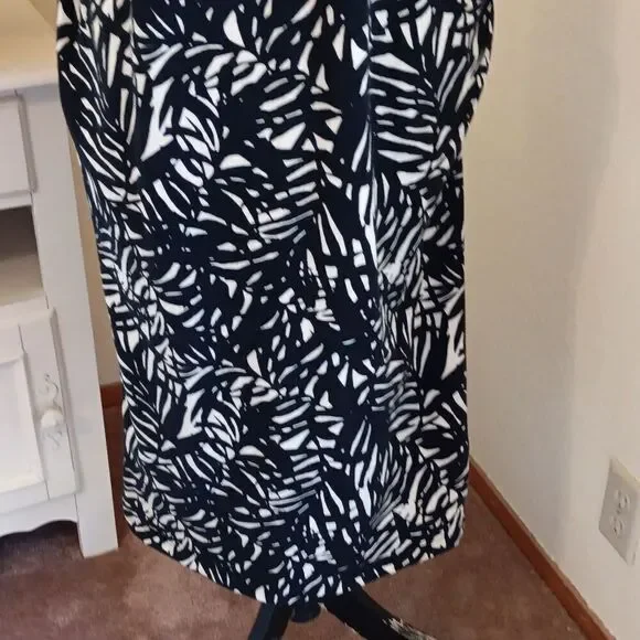 Old Navy Maternity Fitted Dress 💐HOST PICK💐💕 - Picture 3 of 11